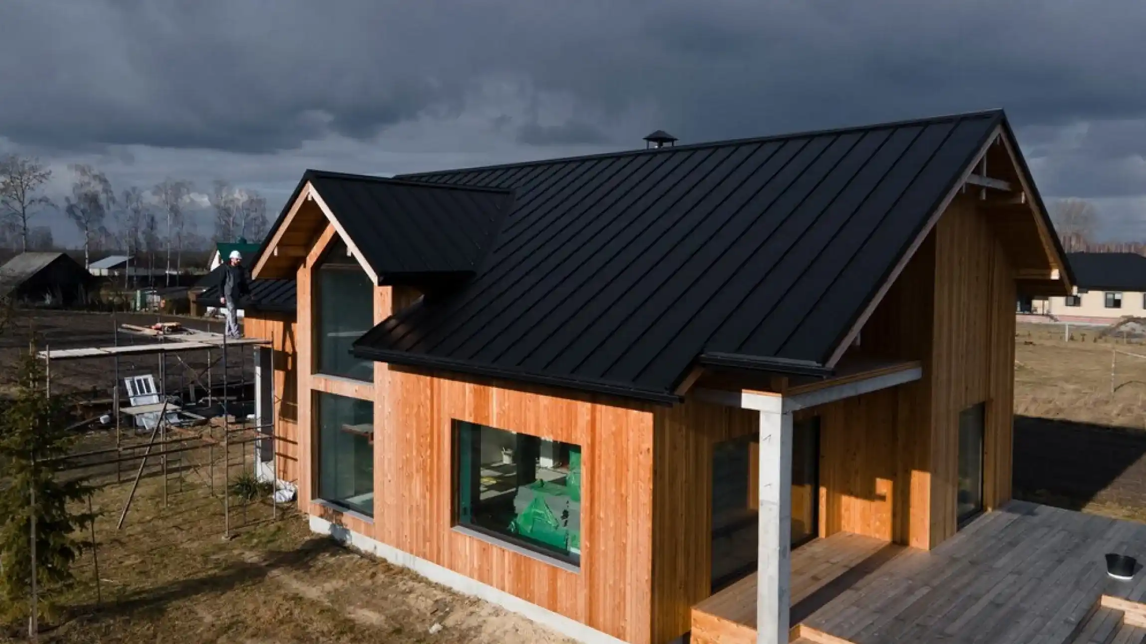 Pros and cons of metal roofing in Houston stormy climate